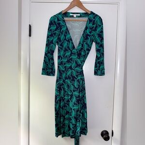 Diane Von Furstenberg Julian Two Silk Jersey Wrap Dress Green Navy Blue Size 6